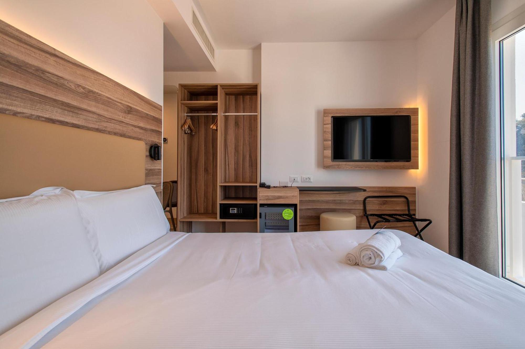 B&B Hotel Сассари Экстерьер фото